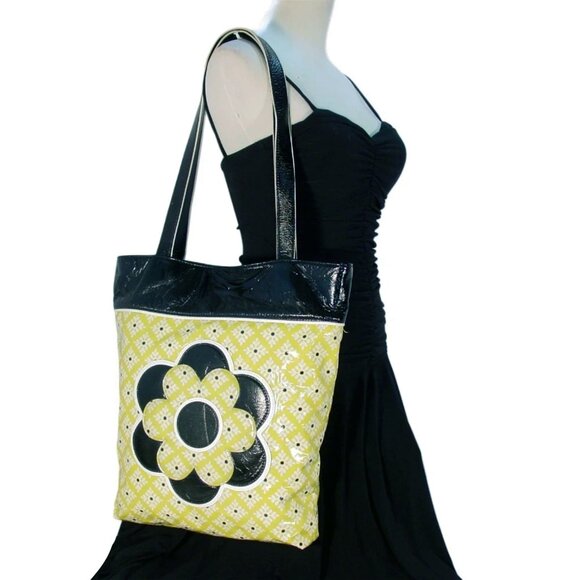 VERA BRADLEY Green/Black Daisy Floral Vinyl Shopper Tote Bag - MINT - Picture 9 of 9